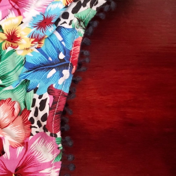 Cute floral shorts - Picture 2 of 5